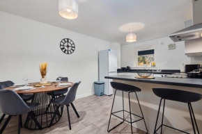 4 bed- Sheffield centre- Free secure parking- Monthly & Weekly stays
